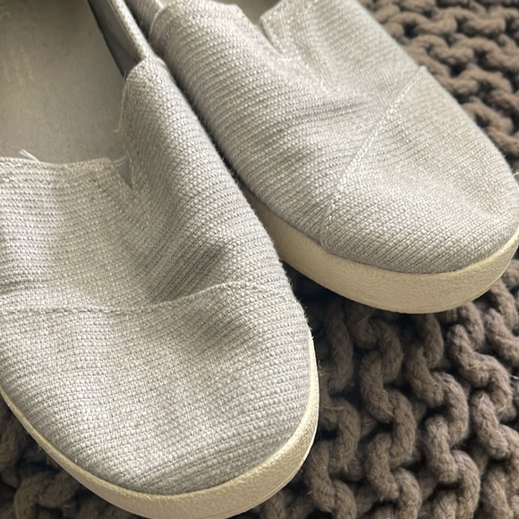 Toms - Picture 4 of 4